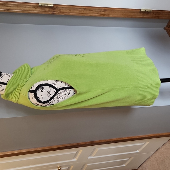 R.Q.T Green Acrylic Sleeveless Turtleneck Sweater, Large - Picture 4 of 12